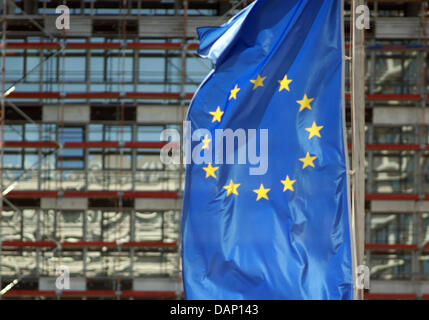 The flag of the European Union waves next to an office building with scaffolding in Berlin, Germany, 10 June 2013. Photo: SOEREN STACHE Stock Photo