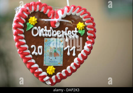 A gingerbread heart decorated with the current poster of the Oktoberfest 2011 is presented at a press conference of the German folk festival in Munich, Germany, 21 July 2011. The Oktoberfest takes place between 17 September and 03 October 2011 in Munich. Photo: Frank Leonhard Stock Photo