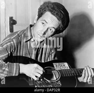 WOODY GUTHRIE (1912-1967) US folk singer in March 1943 Stock Photo