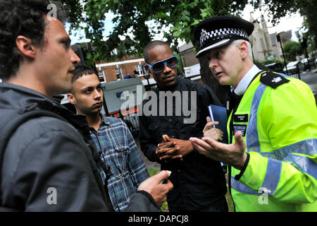 Superintendent of Metropolitan Police, Ian Jenkins (r), talks to youth as he visits together with London Mayor Johnson Ealing, London, Great Britain, 11 August 2011. Six days after violent riots started in Tottenham, London appears to regain calm. Some 800 rioters and looters were detained in several English cities. 16,000 police officers are at present deployed in London. Photo: M Stock Photo