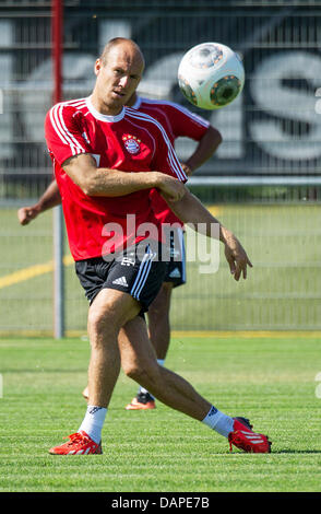 Munich, Germany. 17th July, 2013. FC Bayern Munich's Arjen Robben takes part in a public training session in Munich, Germany, 17 July 2013. Photo: MARC MUELLER/dpa/Alamy Live News Stock Photo