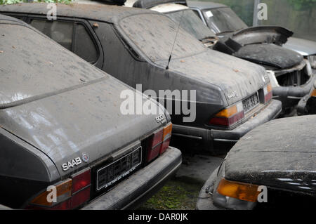 Different dusty Saab cars are picured in a junkyard in Hamburg, Germany, 7 September 2011. The sturggeling car company Saab has demanded creditor protection and thus wants to prevent the lingering collapse with an official receiver. According to a statement by the Swedish company, a corresponding demand has been made to the court in Vaenersborg, Sweden in the morning of the same da Stock Photo