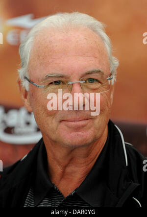 FILE - An archive picture dated 15 July 2011 shows soccer legend Franz Beckenbauer in Stuttgart, germany. In an interview with the magazine 'Bunte', Beckenbauer said the internet was more likely a curse than a blessing.  Photo: Marijan Murat Stock Photo