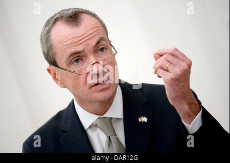 FILE - An archive picture dated 06 December 2010 shows US ambassador in Germany, Philip Dunton Murphy, during a talk at the European University Viadrina in Frankfurt/Oder, Germany. According to ambassador Murphy, a staff member of the US-embassy has been attacked and subjected to racial insults on 29 Augsut 2011 during a soccer match of Hertha BSC. The Afro-American had been jostle Stock Photo