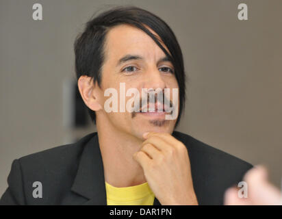 US singer Anthony Kiedis of the Red Hot Chili Peppers poses during an interview in Cologne, Germany, 31 August 2011. Photo: Jan Knoff Stock Photo