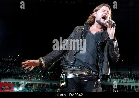 Irish singer Rea Garvey performs before the WBC Heavyweight World Championship fight between Vitali Klitschko of Ukraine and Tomasz Adamek of Poland at Wroclaw Stadium on September 10, 2011 in Wroclaw, Poland. Photo: Robert Schlesinger Stock Photo