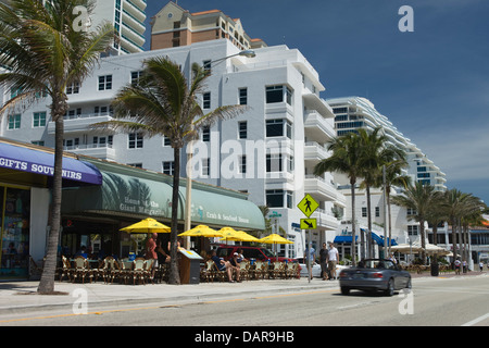 OUTDOOR SIDEWALK CAFES SEABREEZE BOULEVARD FORT LAUDERDALE SKYLINE FLORIDA USA Stock Photo