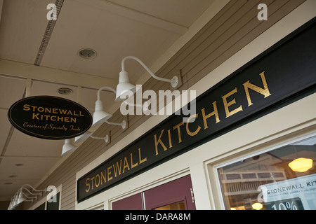 A Stonewall Kitchen Store Is Pictured At The Settlers Green Outlet Dara8m 