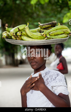 Africa, Mozambique, Mozambique Island. Teenage girl selling bananas in street. Stock Photo