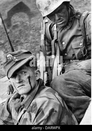 Second World War: German Waffen-SS in action Stock Photo - Alamy