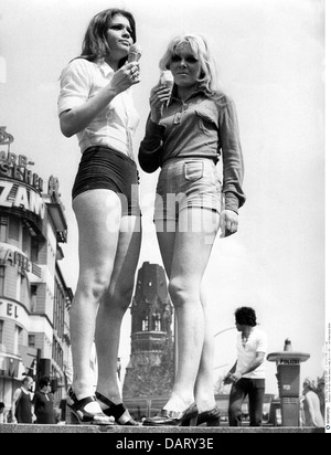fashion, 1970s, ladies' fashion, hot pants, two young women in front of the Kaiser Wilhelm Memorial Church, Berlin, Germany, 1971, Additional-Rights-Clearences-Not Available Stock Photo