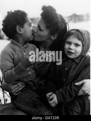 post war period, people, Germany, war children, mother with two children, circa 1950, Additional-Rights-Clearences-Not Available Stock Photo