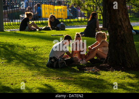 London, UK. 18th July, 2013. UK weather Credit:  Paul Davey/Alamy Live News Stock Photo