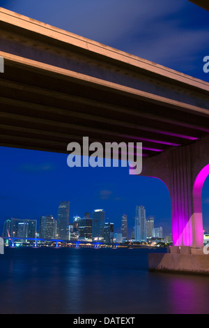 CRUISE SHIP PORT OF MIAMI MAC ARTHUR CAUSEWAY DOWNTOWN SKYLINE MIAMI