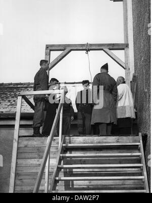 justice, penitentiary system, hanging, execution of Anton Schosser for murdering a shoot down American aviator, Landsberg am Lech, 24.1.1946, Additional-Rights-Clearences-Not Available Stock Photo