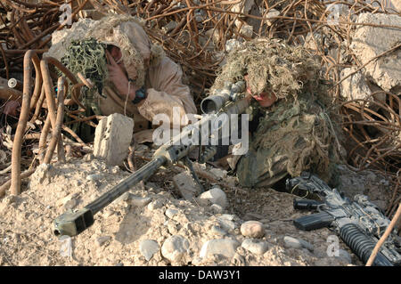 Snipers of the 1st Battalion 68th Armour Regiment of the US Army get prepared near Bakbah, Iraq, June 2006. The soldiers are armed with a sniper rifle M107 with a range of 2500 metres. Photo: Carl Schulze Stock Photo