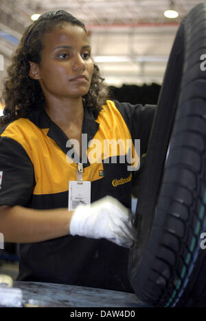 (dpa file) An employee of Continental Brazil controls and finishes a tyre in the company's factory of Salvador, Brazil, 20 August 2006. Photo: RiKa Stock Photo