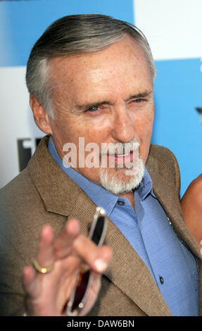 US actor Dennis Hopper poses for the cameras arriving at the Independent Spirit Award in Los Angeles, CA, United States, 24 February 2007. Photo: Hubert Boesl Stock Photo