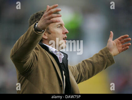 Bielefeld head coach Frank Geideck gestures from the sideline during the Bundesliga match Arminia Bielefeld v 1.FC Nuremberg at the SchuecoArena stadium of Bielfeld, Germany, Saturday, 03 March 2007. Photo: Bernd Thissen (ATTENTION: BLOCKING PERIOD! The DFL permits the further utilisation of the pictures in IPTV, mobile services and other new technologies no earlier than two hours  Stock Photo