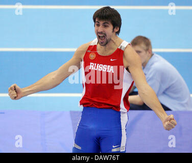 Russina decathlete Alexander Pogorelow celebrates during the decathlon pole vault competition at the European Indoor Athletics Championships 2007 at the National Indoor Arena in Birmingham, Great Britain, Sunday, 4 March 2007. Photo: Arne Dedert Stock Photo