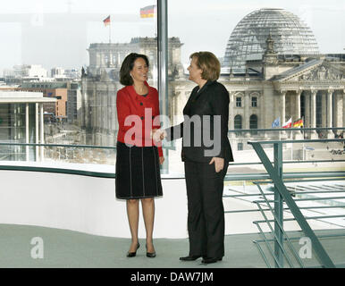 German Chancellor Angela Merkel (R) welcomes French Socialist presidential candidate Segolene Royal (L) for talks in Berlin, Germany, Tuesday, 06 March 2007. Photo: Herbert Knosowski Stock Photo