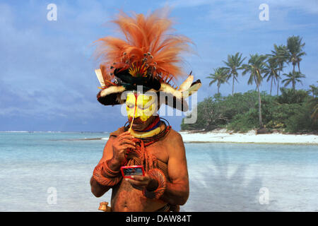 The picture shows a Huli-warrior from the southern highlands of Papua New Guinea at the 41st 'ITB' tourism fair in Berlin, Germany, Thursday 08 March 2007. 11,000 exhibitors from 184 countries present common and unexplored travel destinations at the world's largest tourism trade show. The fair runs until Sunday 11 March and is open to the general public on both Saturday and Sunday. Stock Photo