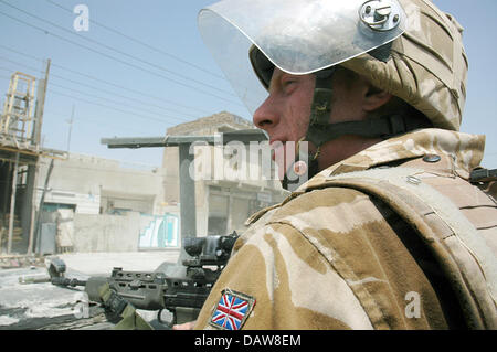 A British soldier of the Multinational Division South East is pictured with his SA80A2 assault rifle during a patrol in Basra, Iraq, June 2006. Photo: Carl Schulze Stock Photo