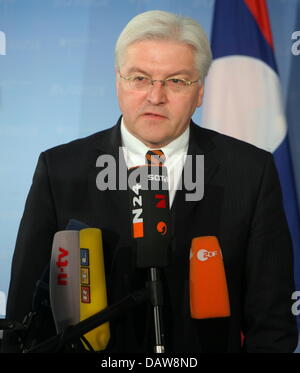 German Foreign Minister Frank-Walter Steinmeier comments on the release of Donald Klein in the Foreign Office of Berlin, Germany, Tuesday, 13 March 2007. 53-year-old Klein was detained in a prison of Tehran, Iran for more than 15 months being accused of illegal border crossing. Photo: Tim Brakemeier Stock Photo