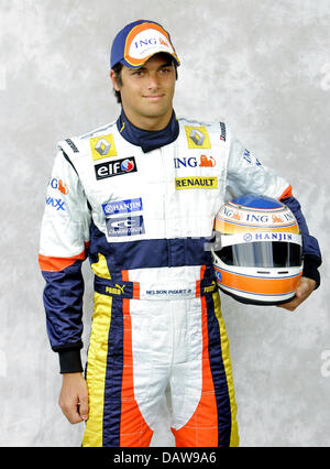 Brazilian Formula One test driver Nelson Piquet Jr. of Renault F1 poses for the photographers during the official photo session to the Australian Grand Prix at the Albert Park race track in Melbourne, Australia, Thursday 15 March 2007. The first Grand Prix of the 2007 Formula 1 season will take place in Melbourne on Sunday 18 March. Photo: BERND THISSEN Stock Photo