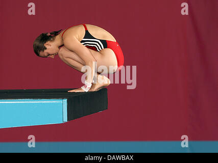 German diver Christin Steuer prepares for a dive on the platform during the final 10m platform diving competition at the swimming world championships 2007 in Melbourne, Australia, Wednesday, 21 March 2007. Photo: Bernd Thissen Stock Photo