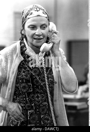 TV series, 'Fuenf Tage hat die Woche', episode: Der Glockenkrieg, DEU 1971, scene with: Annemarie Wendl, movie, television, Stock Photo