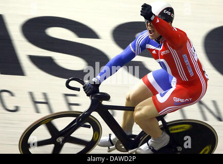 British cycling pro Chris Hoy cheers winning the Men's Keirin of the Track Cycling World Championships at Palma de Mallorca, Spain, Friday, 30 March 2007. Photo: Johannes Eisele Stock Photo