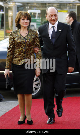 The Romanian President Traian Basescu and his wife Adriana Saftoiu arrive at a celebration on the occasion of the 50th anniversary of the Treaty of Rome in Berlin, 24 March 2007. Photo: Johannes Eisele Stock Photo