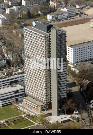 The photo shows the UN building, the former office house for the members of the Bundestag, aka 'Langer Eugen', in Bonn, Germany, 28 March 2007. Photo: Oliver Berg Stock Photo