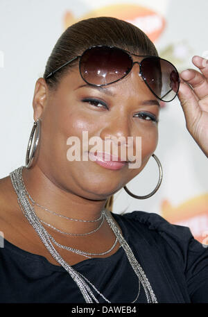 US musician and actress Queen Latifah smiles as she arrives to the Nickelodeon's 19th Annual Kids' Choice Awards in Los Angeles, CA, USA, 31 March 2007. Photo: Hubert Boesl Stock Photo