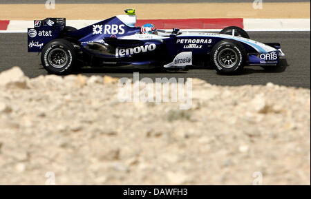 Austrian Williams Formula One driver Alexander Wurz steers into a turn ...