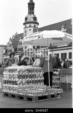 geography / travel, Germany, reunification, first sale of West products in the GDR, Leipzig, 14.4.1990, Additional-Rights-Clearences-Not Available Stock Photo