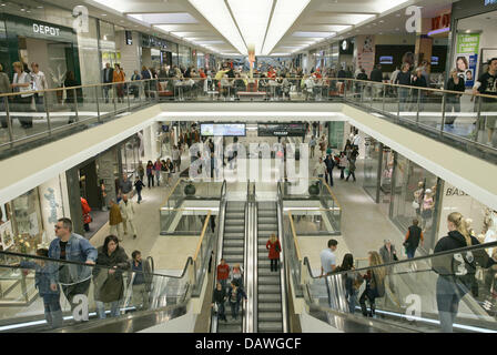 The picture shows the interior of 'Schloss-Arkaden' mall (castel-arcade ...