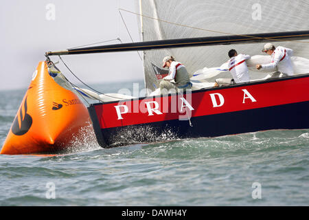 Italian yacht Luna Rossa sails during the Flight 2 race of Round Stock Photo: 58340902 - Alamy