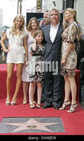 US producer Jon Peters (2-R) poses with his family during a ceremony honouring him with a Star on the Hollywood Walk of Fame, in Los Angeles, United States, 01 May 2007. Photo: Hubert Boesl Stock Photo