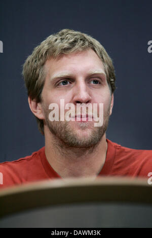 German basketball pro Dirk Nowitzki smiles at a press conference in Frankfurt Main, Germany, 22 May 2007. Nowitzki was elected MVP of this year's NBA season being the first-ever European to be granted this award. Photo: Frank May