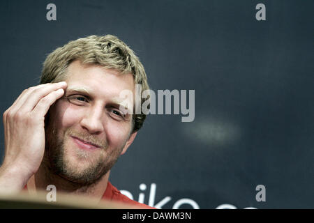 German basketball pro Dirk Nowitzki smiles at a press conference in Frankfurt Main, Germany, 22 May 2007. Nowitzki was elected MVP of this year's NBA season being the first-ever European to be granted this award. Photo: Frank May