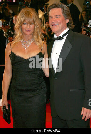 US actress Goldie Hawn (L) and her husband US actor Kurt Russell smile for the cameras as they arrive for the premiere of 'Death Proof' running in competition at the 60th Cannes Film Festival in Cannes, France, 22 May 2007. Photo: Hubert Boesl Stock Photo