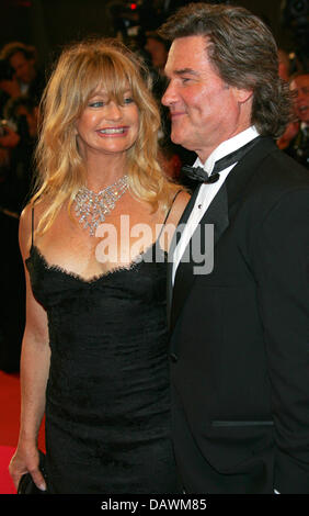 US actress Goldie Hawn (L) and her husband US actor Kurt Russell smiles for the cameras as they arrive for the premiere of 'Death Proof' running in competition at the 60th Cannes Film Festival in Cannes, France, 22 May 2007. Photo: Hubert Boesl Stock Photo