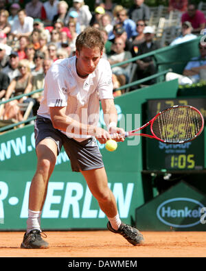 German tennis pro Florian Mayer plays a backhand in his World Team Cup match against Spanish Nicolas Almagro at the Rochusclub in Duesseldorf, Germany, 23 May 2007. The 30th WTC is endowed with 1,5 million euros. Photo: Rolf Vennenbernd Stock Photo