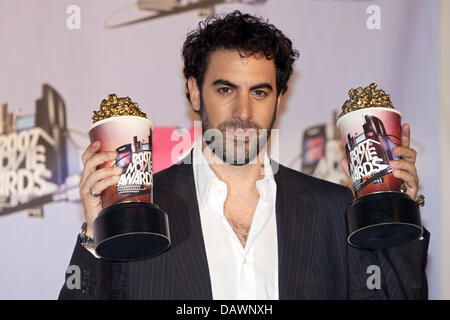 US-American actor, 'Best Comedic Performance' and 'Best kiss' award winner Sacha Baron Cohen ('Borat') shows his awards at the 2007 MTV Movie Awards at the Gibson Amphitheatre, Universal City, Los Angeles, USA, 03 June 2007. Photo: Hubert Boesl Stock Photo