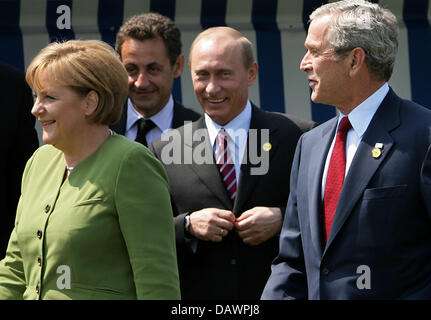 German Chancellor Angela Merkel, the French President Nicolas Sarkozy, President of Russia Vladimir Putin and the US-American President George W. Bush (L-R) are pictured in Heiligendamm, Germany, 07 June 2007. Until 08 June 2007 the G8 summit will take place under intense security measures in Heiligendamm. Photo: Oliver Berg Stock Photo