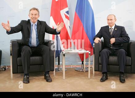 British Prime Minister Tony Blair (L) gestures in a meeting with Russian President Vladimir Putin (R) during the G8 Summit in Heiligendamm, Germnay, 8 June 2007. Photo: DMITRY ASTAKHOV / RIA NOVOSTI/KREMLIN POOL