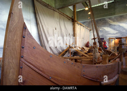 A reconstructed Viking ship of the 11th century, discoverd in the Roskilde fjord in 1962, is presented in the ship hall of the museum for Viking ships in Roskilde, Denmark, 22 May 2007. Shipbuilding and seafaring of the Vikings are presented in the museum that has its own wharf and an archaeological workshop and offers Viking ship boat trips in the summer. Photo: Maurizio Gambarini
