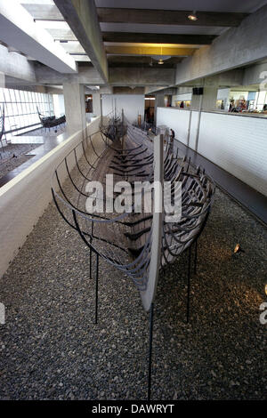 A Viking ship of the 11th century, discoverd in the Roskilde fjord in 1962, is presented in the ship hall of the museum for Viking ships in Roskilde, Denmark, 22 May 2007. Shipbuilding and seafaring of the Vikings are presented in the museum that has its own wharf and an archaeological workshop and offers Viking ship boat trips in the summer. Photo: Maurizio Gambarini